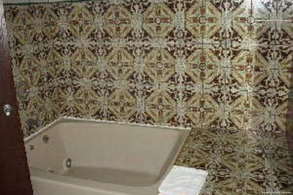 CHATEAU ROYALE INN (Lake Geneva)